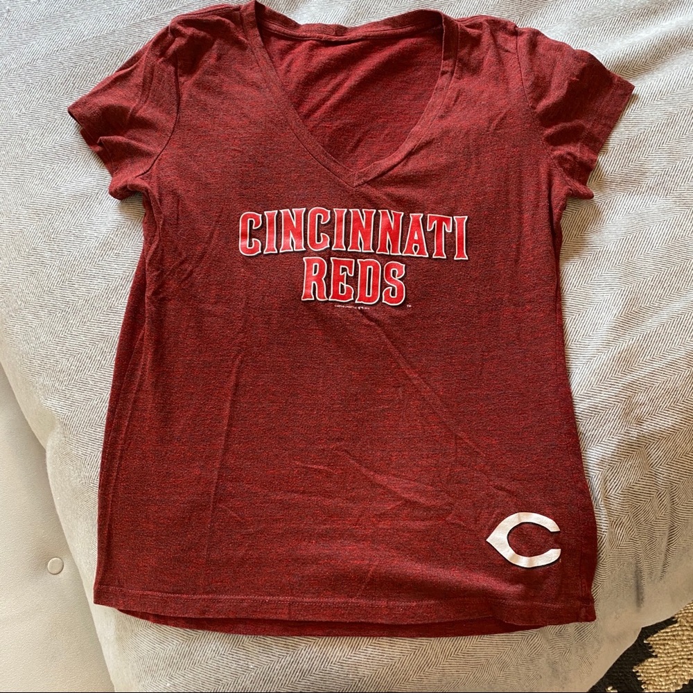 Women’s Reds shirt size M